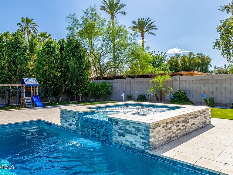1629 E Montebello Ave — Photo 68