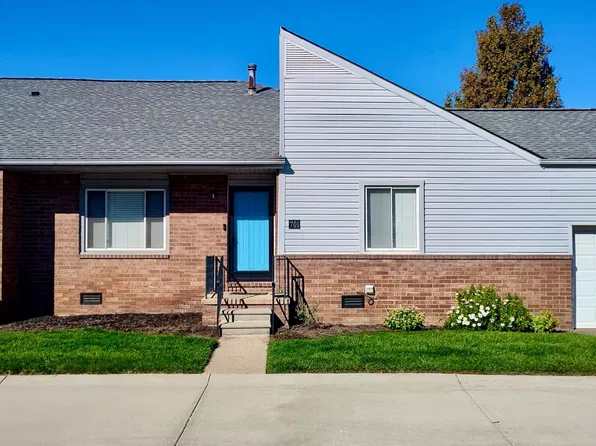 701 Claire Pointe Cir, Saint Clair Shores, MI 48081