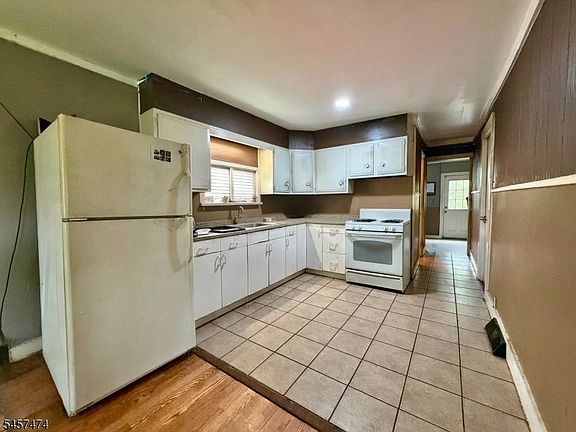 4th image of 64 Cedarbrook Rd