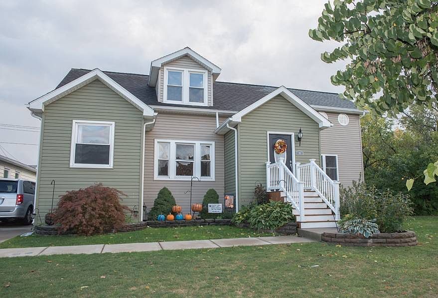 1st image of 33 Moulton Ave