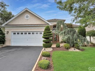 30 Crenshaw Ct, Monroe Township, NJ 08831