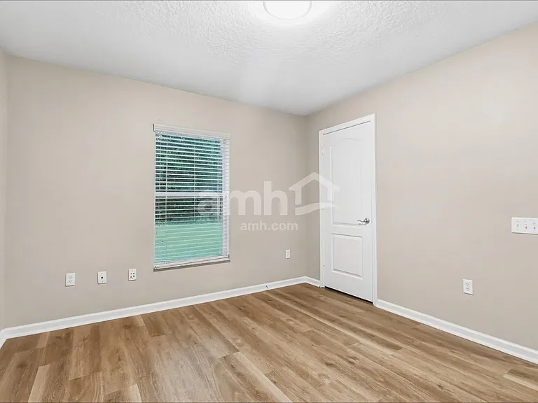 7330 Crescent Palm Dr — Photo 16