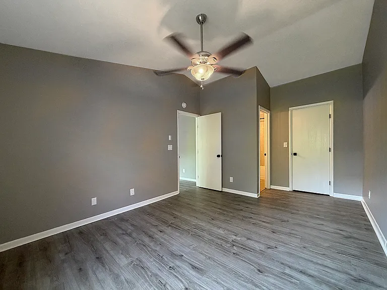 52 Woodland Hills Dr #10 — Photo 11