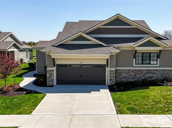 11481 S Waterford Dr, Olathe, KS 66061