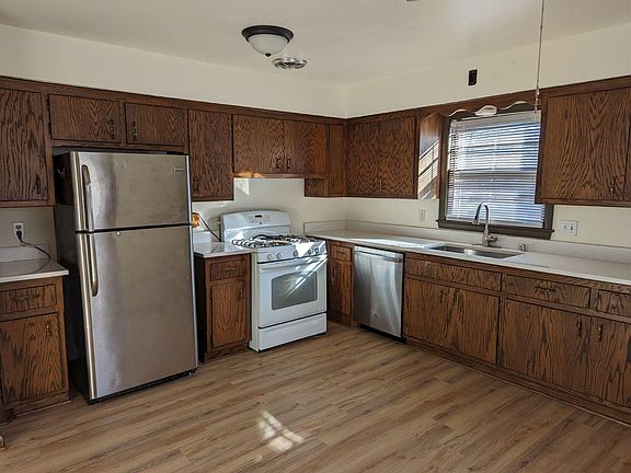 Large eat-in kitchen; enough space for a table and 6 chairs
