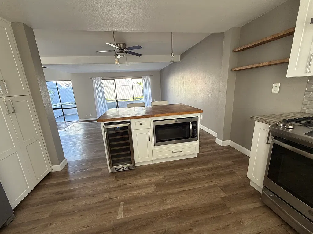 2 bed, 2.5 bath, 1578 sqft, $5,500 — Photo 2