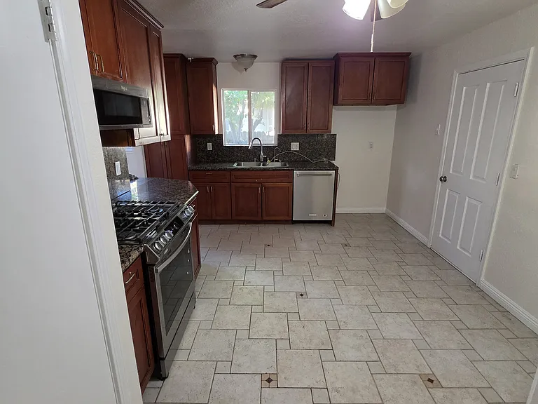 381 Marylinn Dr — Photo 14