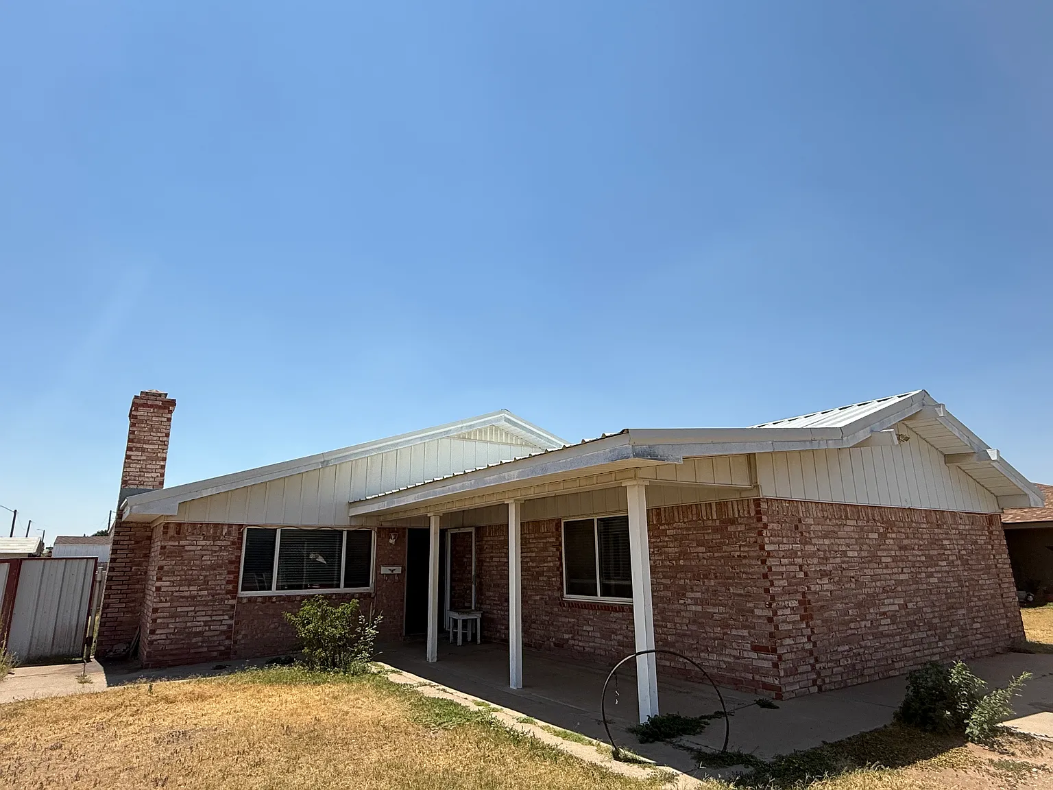 4 bed, 2069 sqft, $2,500 — Photo 3