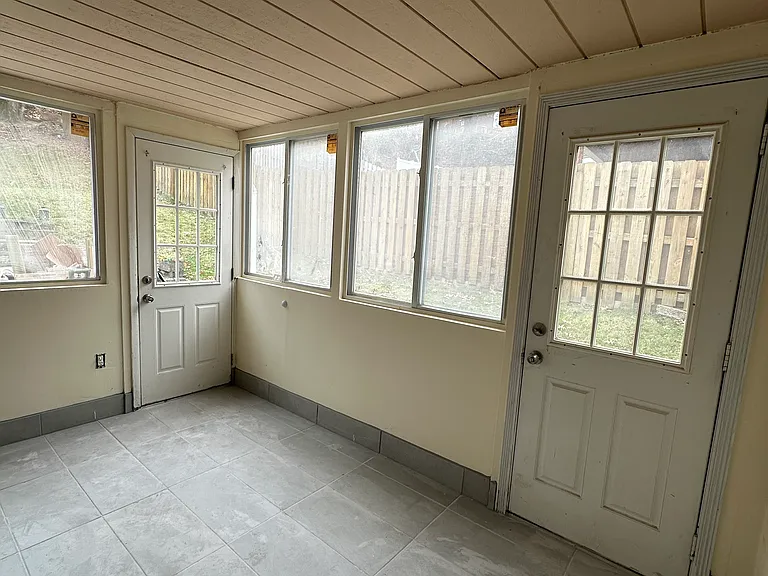 1192 Woodbine St — Photo 10