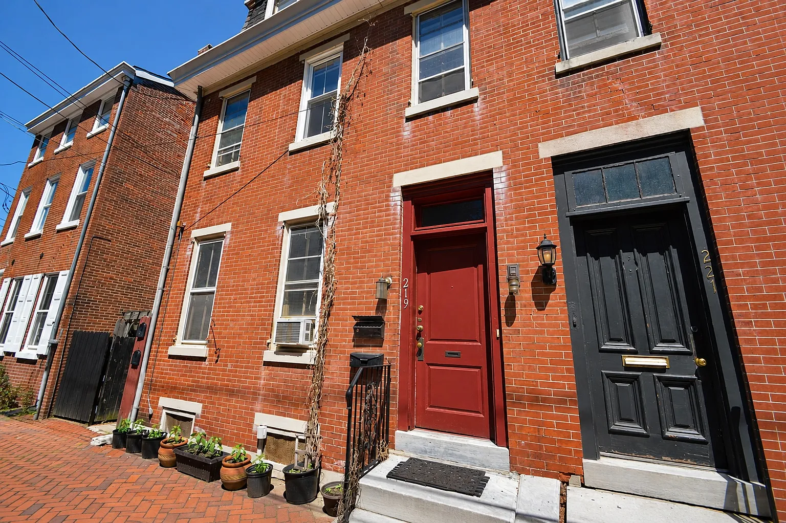 3 bed, $2,125 — Photo 1
