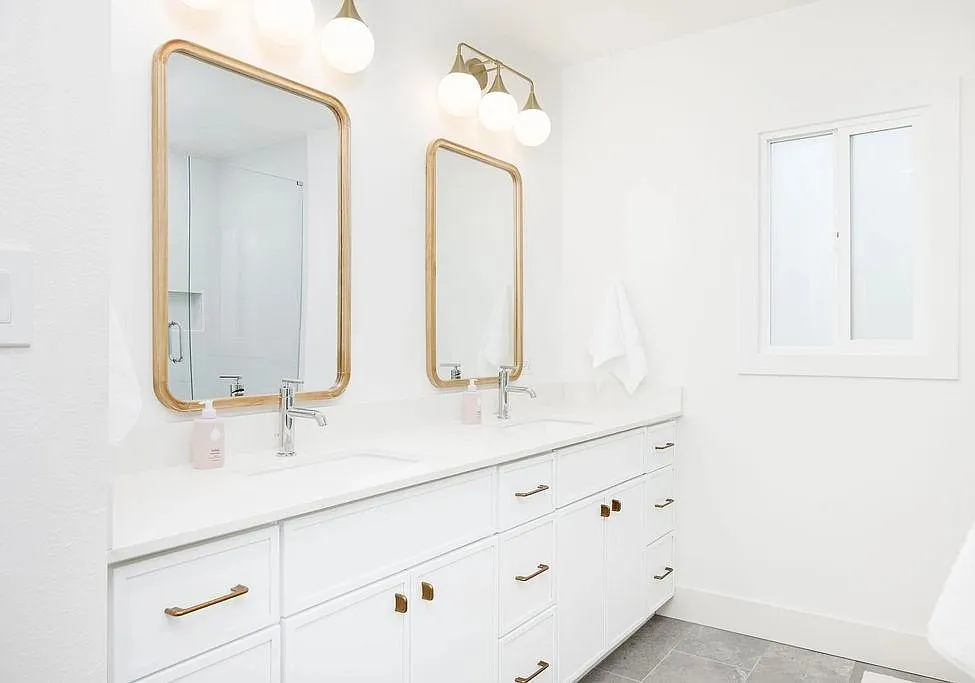 2 bed, 3.0 bath, 2600 sqft, $900 — Photo 4