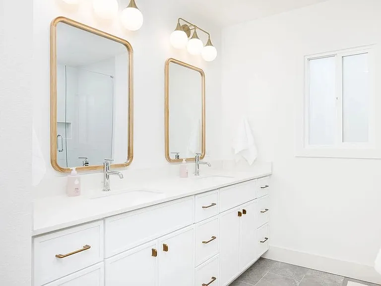 2442 E Claire Dr #4 — Photo 4