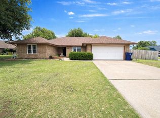 1812 Edinburg Ct, Yukon, OK 73099
