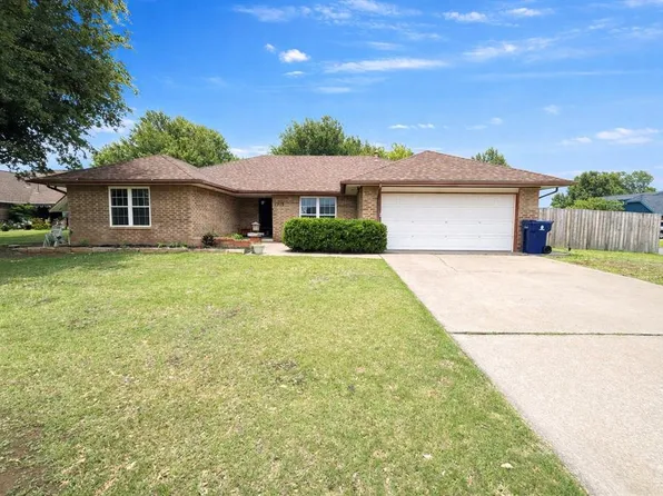 1812 Edinburg Ct, Yukon, OK 73099