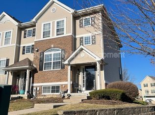 112 Lakeshore Dr, Oswego, IL 60543