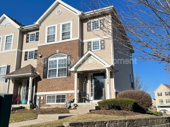 112 Lakeshore Dr, Oswego, IL 60543