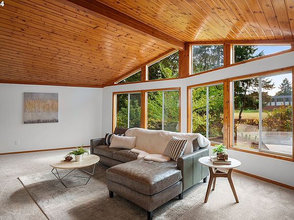 5th image of 890 SE 25th Ct