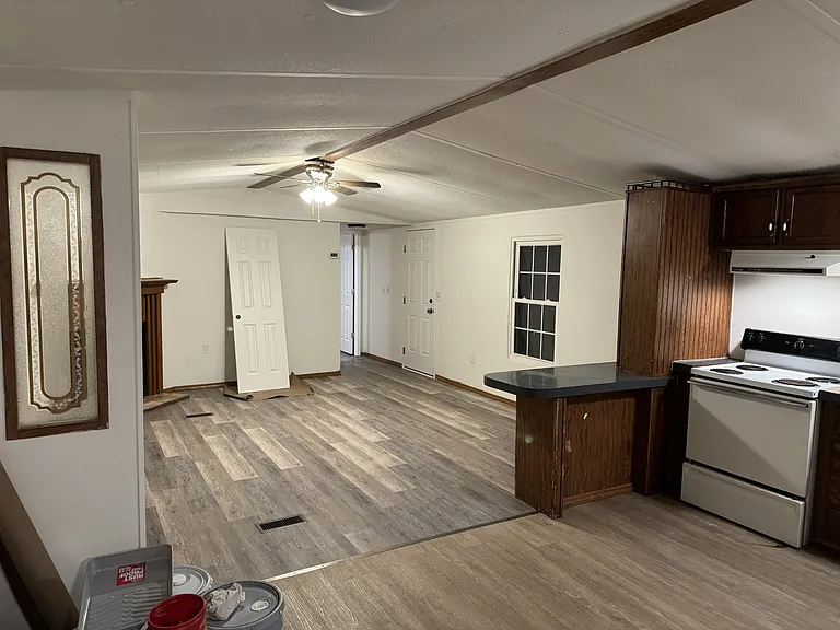 10926 Old County Line Rd — Photo 1