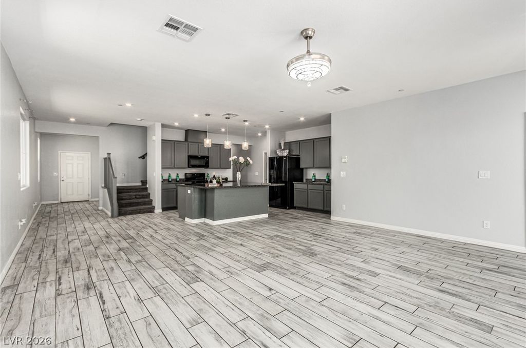 6106 Castle Gardens Ave, Las Vegas, NV - More