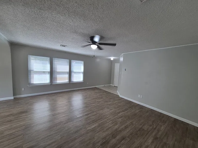 4414 Stradford Pl — Photo 7
