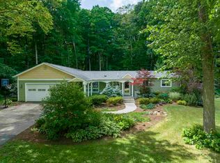 869 Surrey Ln, Petoskey, MI 49770