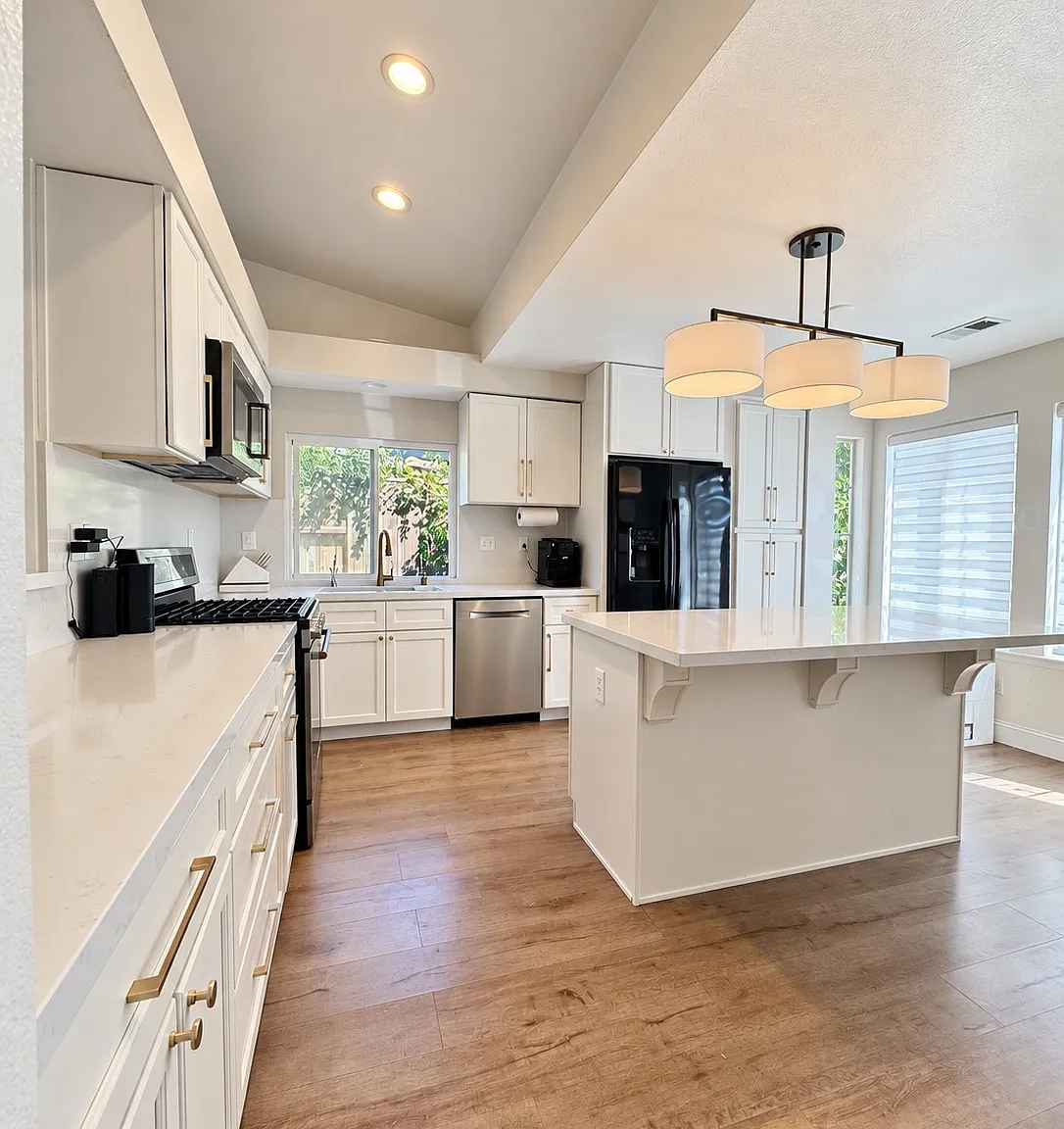 3 bed, 1500 sqft, $3,500 — Photo 2