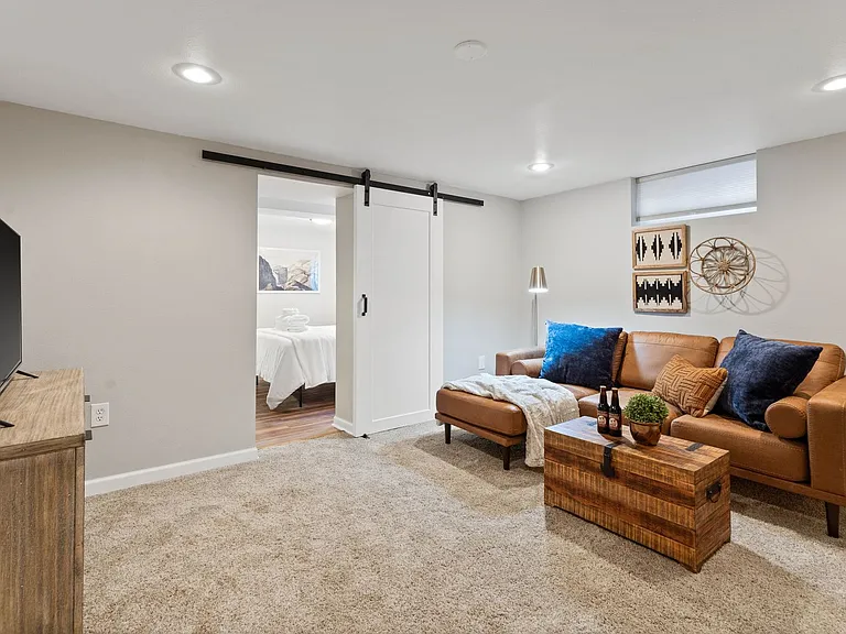 4207 N Normandie St — Photo 8