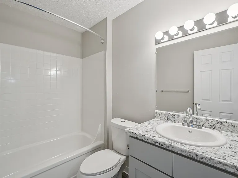 Rochester Square Apartments — Photo 19