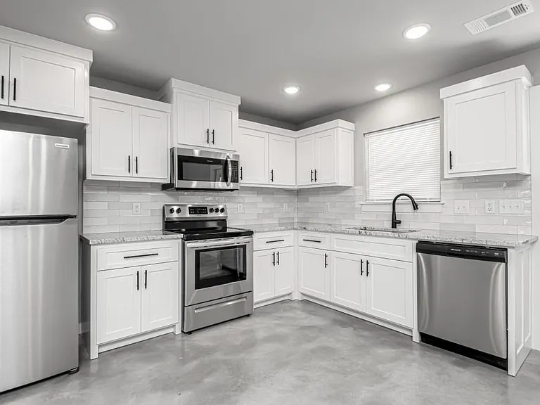 202 Greenwood Ave — Photo 12