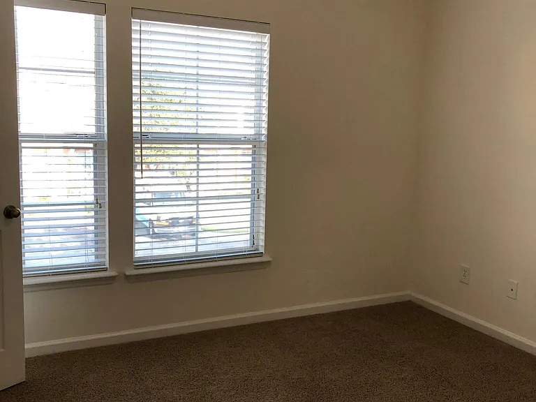 13014 Sunset Lake Dr — Photo 27