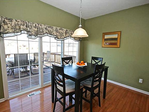 4th image of 574 Hadleigh Ct