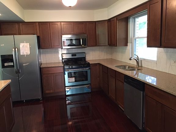 3rd image of 503 Fairview Blvd