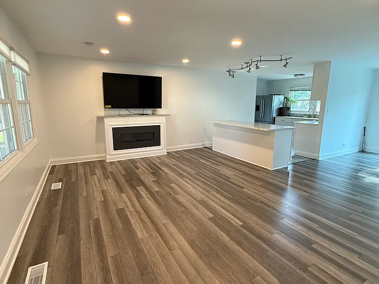 317 Terrace Pl — Photo 2