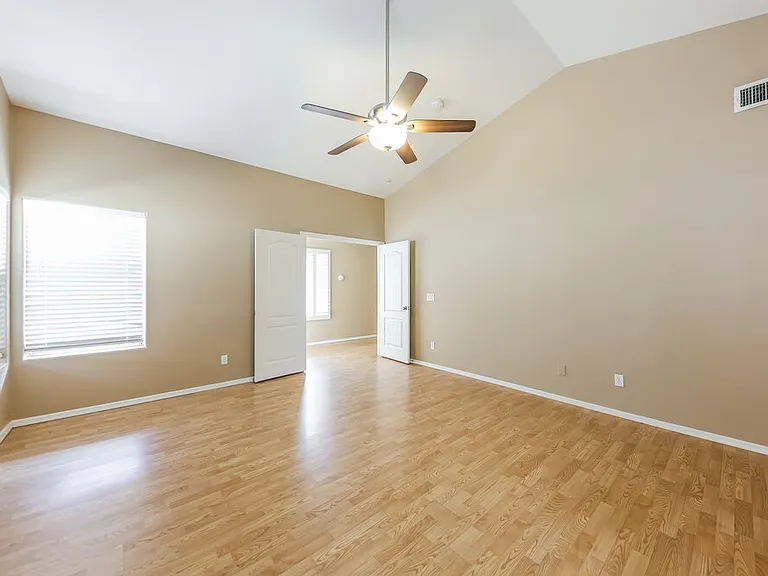 13122 W Wilshire Dr — Photo 11