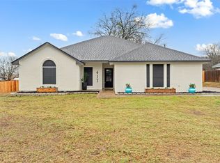 417 E Spring Valley Rd, Hewitt, TX 76643