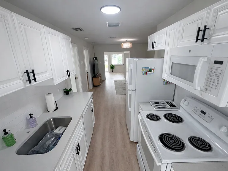 4396 SW 25th Ter #1 — Photo 3