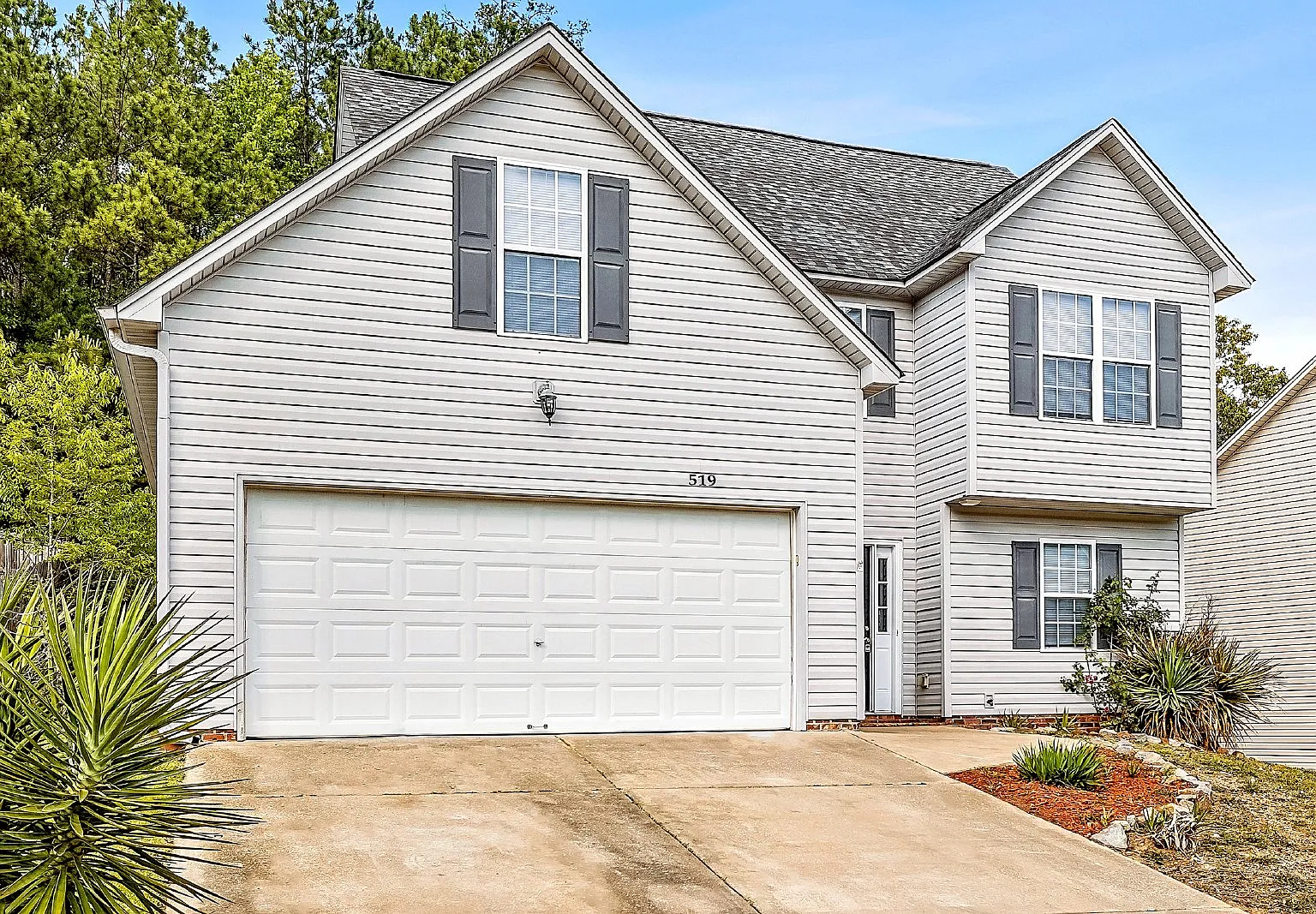 3 bed, 2.5 bath, 1600 sqft, $1,825 — Photo 2