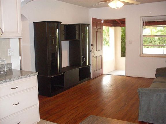 Living room seen from kitchen