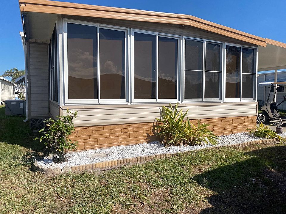 1st image of 300 Shoreland Dr