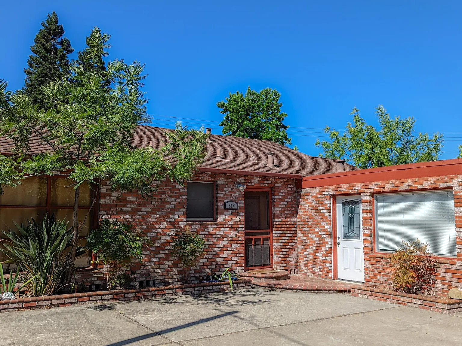 2 bed, 1.5 bath, 1260 sqft, $4,700 — Photo 2
