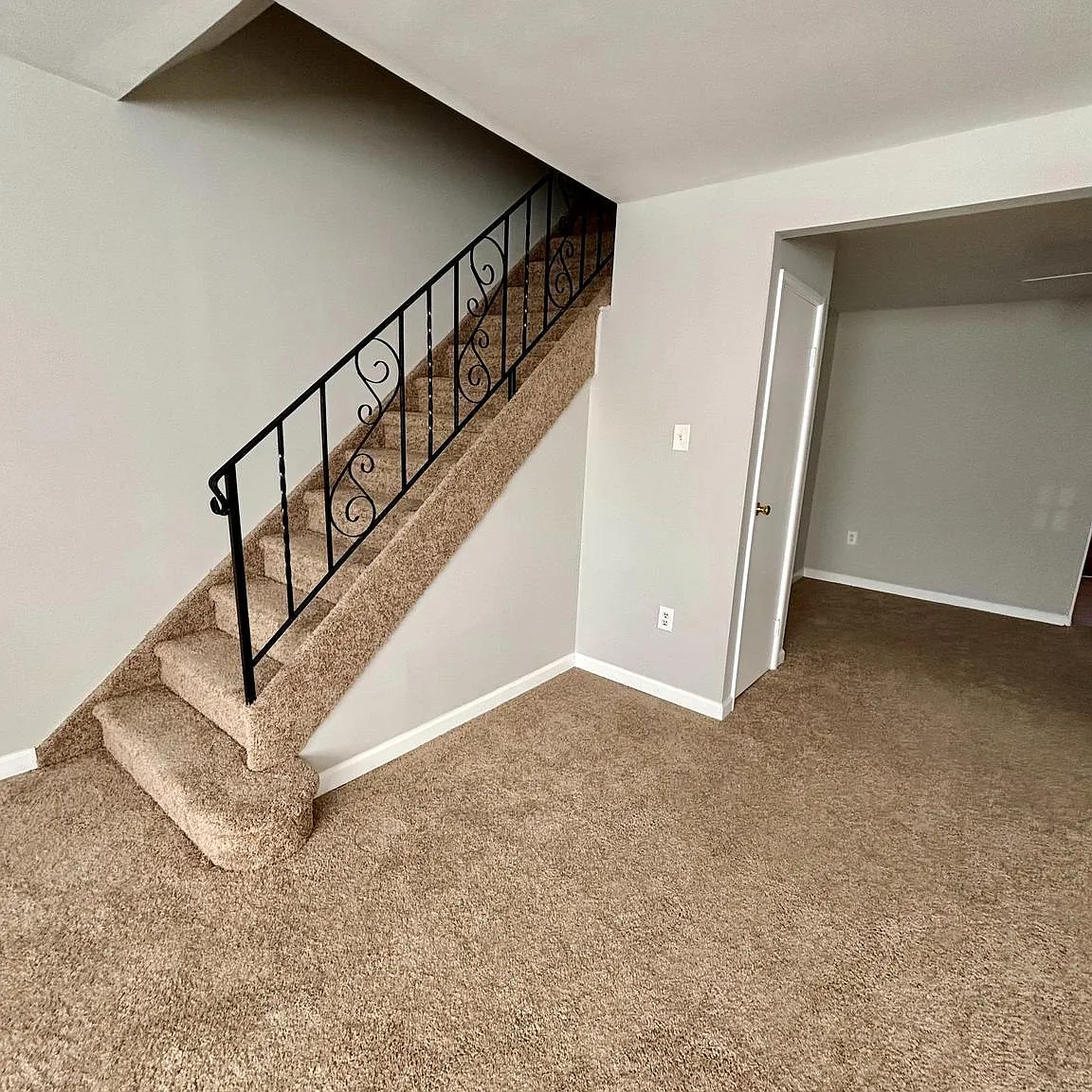 3 bed, 2.5 bath, 1404 sqft, $2,100 — Photo 4