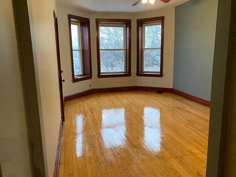2956 N Avers Ave #1A — Photo 2