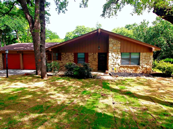 2703 Oak Cliff Ln, Arlington, TX 76012