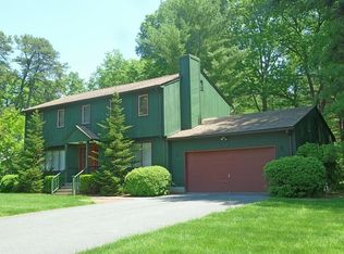 4 Sterling Dr, Easthampton, MA 01027
