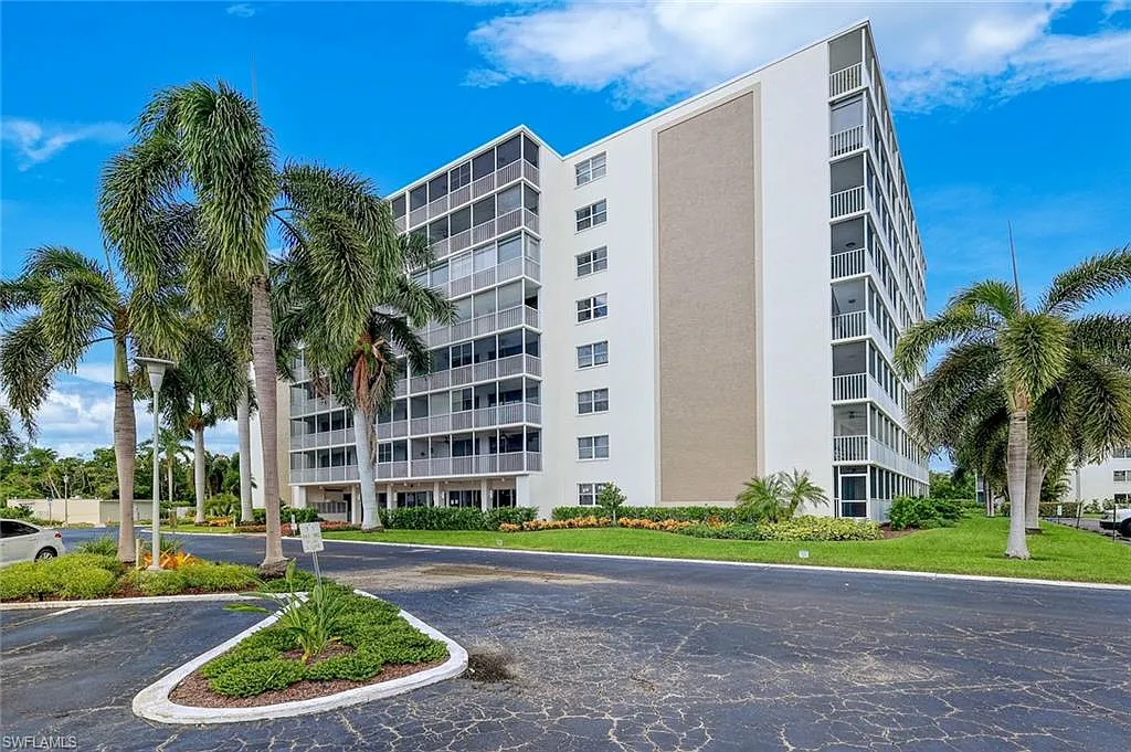 1 bed, 1.0 bath, 890 sqft, $5,000 — Photo 1