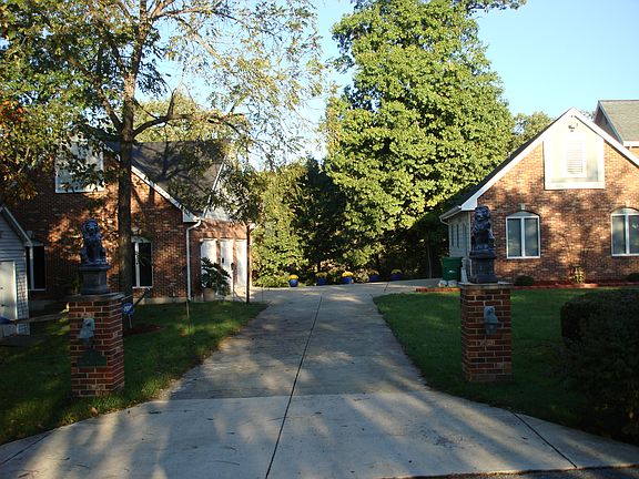Garage on left house on rt