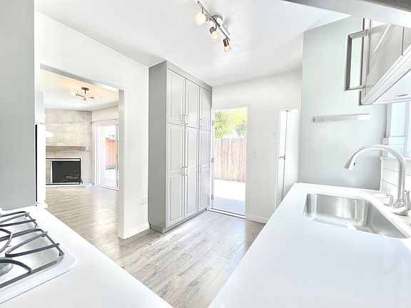 4th image of 1686 Manning Ave APT 2