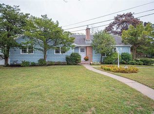 50 Greenlawn Ter, Copiague, NY 11726