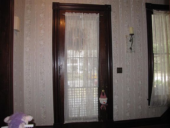4th image of 530 S Main St