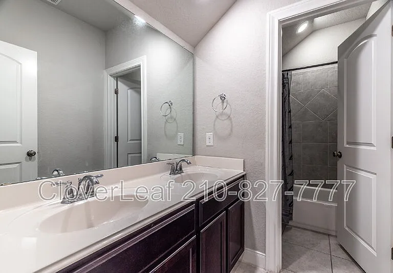 3718 Avia Oaks — Photo 37